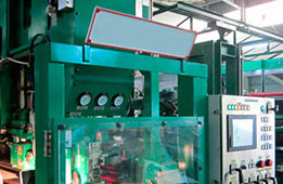 Automatic centering welding machine